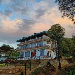 Lap Of Himalayas Resort