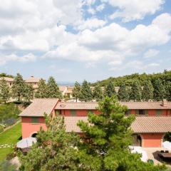 Luxury Resort with swimming pool in the Tuscan countryside, apartments with private outdoor area with panoramic view