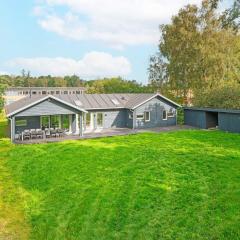 14 person holiday home in Grenaa