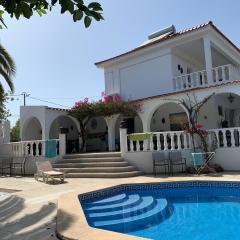 Casa Paraiso studio salon coin repas kitchenette extérieure grande terrasse privée jardin et piscine près des plages de FUSETA et de la RIA FORMOSA