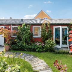 Cozy Apartment In Allinge With Kitchen