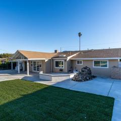 Modern 3 King Beds, Beautiful Large Backyard, WFH, Long Stays, Waterfall, WI-FI, FWY, 25 mins to Beach