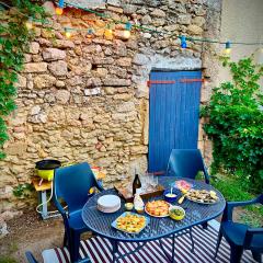 Maison de village avec jardin à 3 km des plages.