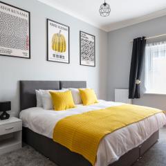 Stunning 2BR, 2BA, Apartment - Super King Size Beds - Free Parking - 6 mins to LGW Airport