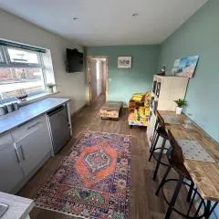 Seashell Cottage - Dog friendly 1 bed cottage close to the sea