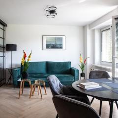 Luxurious, Spacious, Modern Gem. Great Location !