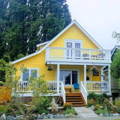 UPSTAIRS Alki Beach APARTMENT - Seattle -Historic-1858