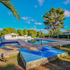 Flor - cozy bungalow with large comm. pool in Moraira