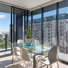 The Looking Glass - Sub-Penthouse Style in the CBD