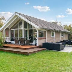 Nice Home In Sjllands Odde With Sauna
