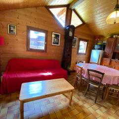 Chalet en plein cœur de village, 9 personnes, 2 chambres, 1 mezzanine - CH18