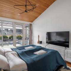 WeHost Penthouse Studio with Sauna and Balcony @Meritullinkatu 13 A