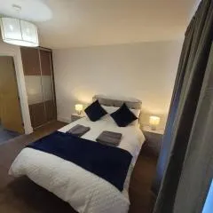 Spacious 3 bed Sleeps 5 and free parking