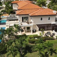 Luxury Villa In Prestigious Pristine Bay, Home Of The Black Pearl Golf Course