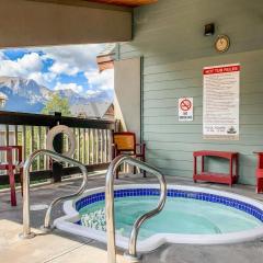 2BR Condo in Canmore [Pool, 3 Hot Tubs, Gym & BBQ]