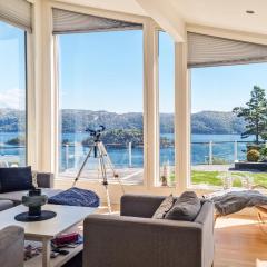 Stunning Home In Lyngdal With Jacuzzi, Wifi And 4 Bedrooms