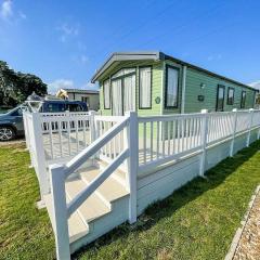 Lovely 6 Berth Caravan At Caldecott Hall Country Park, Norfolk Ref 91010c