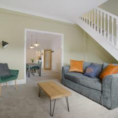 Lovely 2-Bedroom Home in Langley Park, Sleeps 4