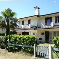 Precious villa with private garden and barbecue