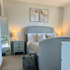 Central, Stylish & Cosy Home with Large Garden & Parking, Bournemouth