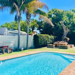 Entire House in Beacon Bay - Family or Group Retreat - Swimming Pool - Multiple Braais