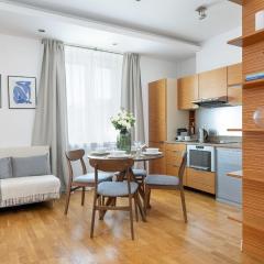 Beautiful Apartment Aleje Marcinkowskiego with Balcony by Renters