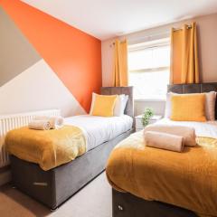 Family-Friendly 4 Bedroom House with Private Driveway