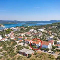 Apartments with parking space Jezera, Murter - 5133