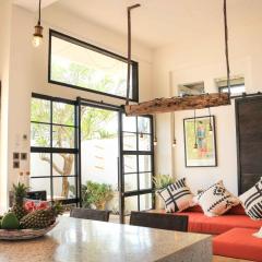 Pop art Canggu apartment, short-walk to the beach