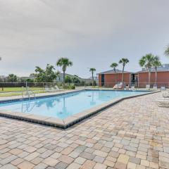 Bright Destin Condo with Community Pool!