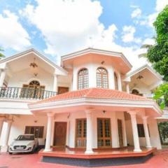 Palatial villa in Kottayam town with 6 bedrooms