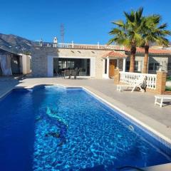 Sunny Villa Mijas with large pool free parking