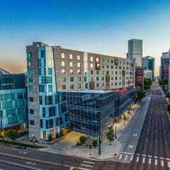 The Art Hotel Denver, Curio Collection by Hilton