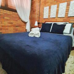 Dúplex 400m do Lago com lareira e garagem