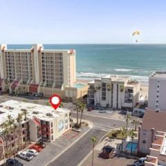 1st Floor 2 Bd 2 Ba Condo w Beach View& Pool
