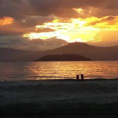 ap 2 quartos,estacionamento coberto, próx a praia