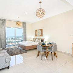 Elegant Studio in City Center with Balcony