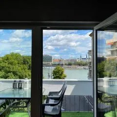 Danube view Artapartment with balcony