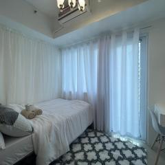 Onyx Luxe 1 Bedroom with Balcony View SM Jazz Makati