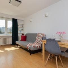 Sunny City Centre Apartment by Renters