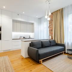 Two Bedroom Very Berry Apartment in Poznań with Desk by Noclegi Renters