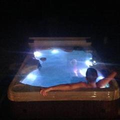 Forest Sweet Retreat Hot Tub & Wood Fired Sauna