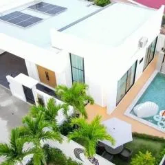 Phirom pool villa pattaya