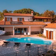 Villa Arton heated swimming-pool