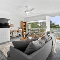 The Whitewinds - A Group Escape by Rosebud Beach