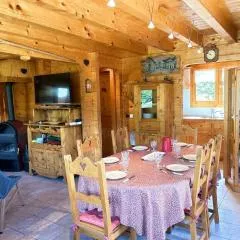 Chalet familial au pied des pistes avec terrasse et balcon - FR-1-623-51