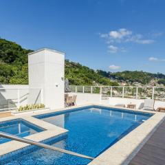 Apto no centro com piscina RRI103