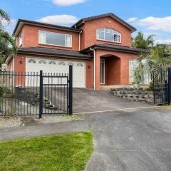 Albany Bolthole with King Beds and Kitchenette