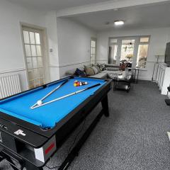 Large 4 Bed, Central Oxford, Games Area, On-Site Parking