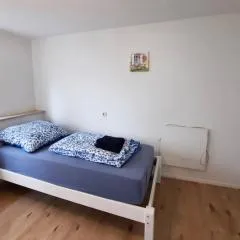 GÜNSTIGES Haus für Monteure in Nürtingen Parkplatz, WiFi, Smart TV, Waschmaschine